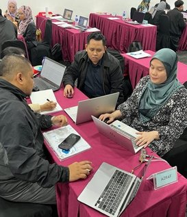 Participants working in a group on an AI project during a QuestAI Technologies training session